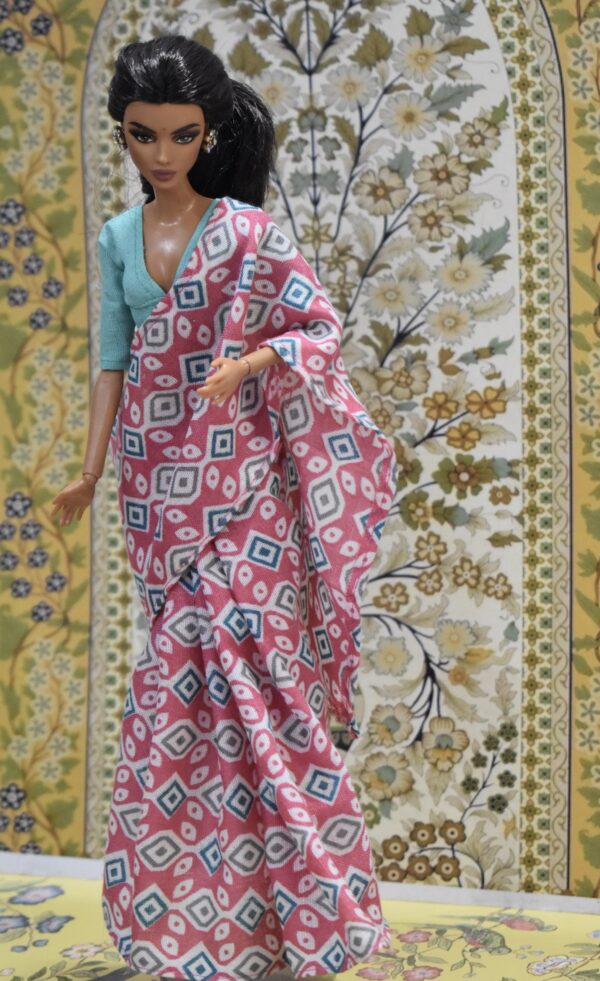 img_0021 A set of 2 sarees with accessories for doll