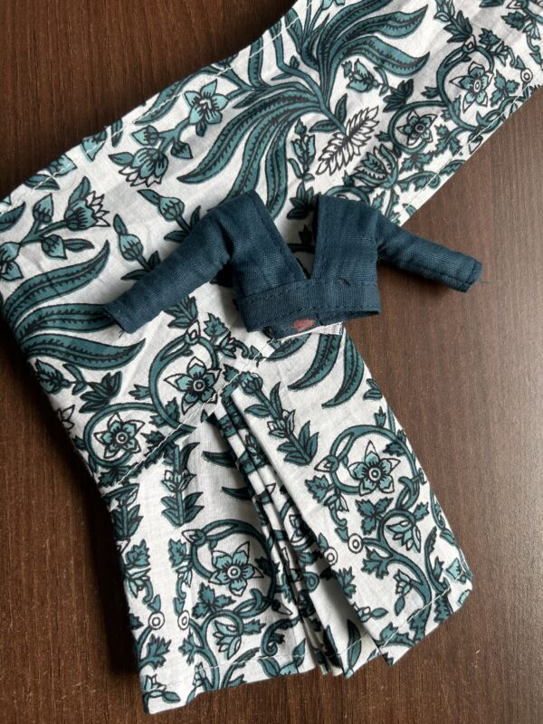 A set of 5 cotton sarees with accessories for Barbie doll