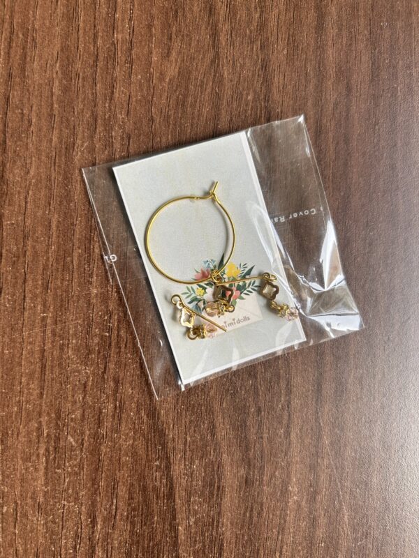 A set of 4 sarees for Barbie doll with jewellery