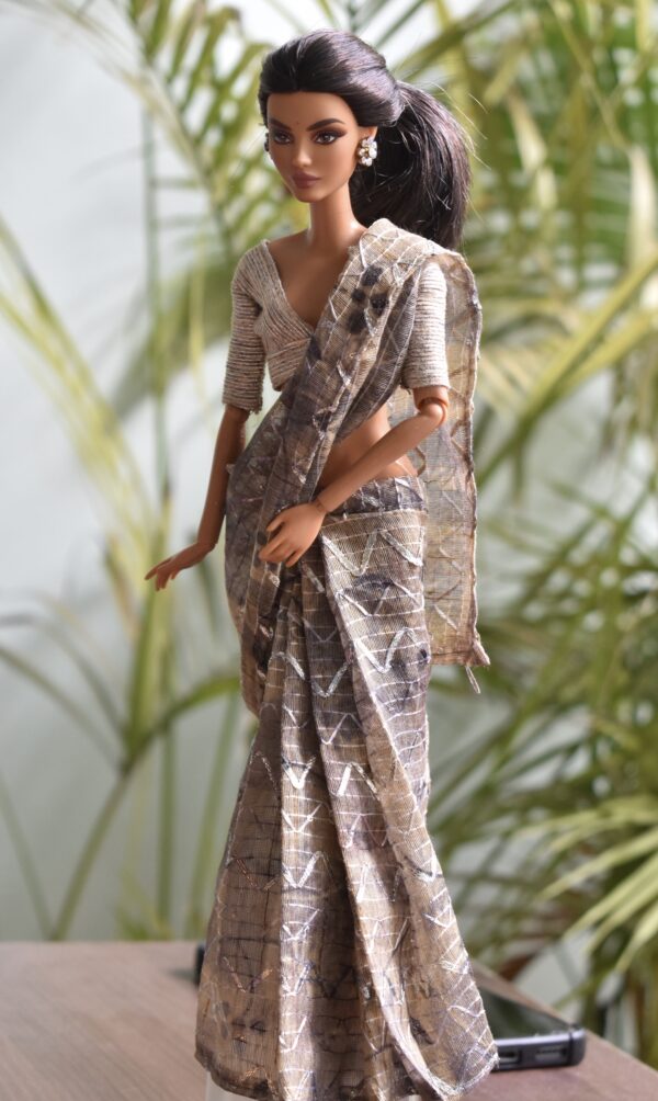 A set of 4 sarees for Barbie doll with jewellery