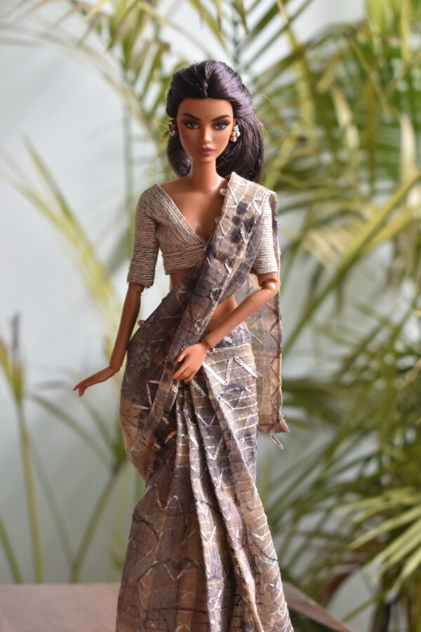 A set of 4 sarees for Barbie doll with jewellery