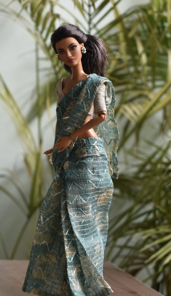 A set of 4 sarees for Barbie doll with jewellery