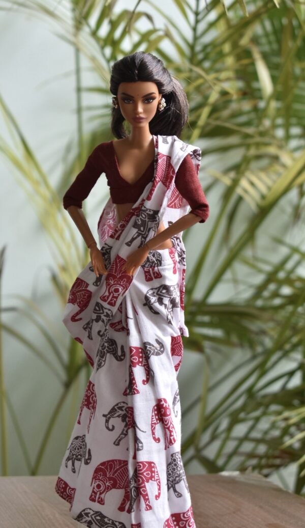 A set of 5 cotton sarees with accessories for Barbie doll