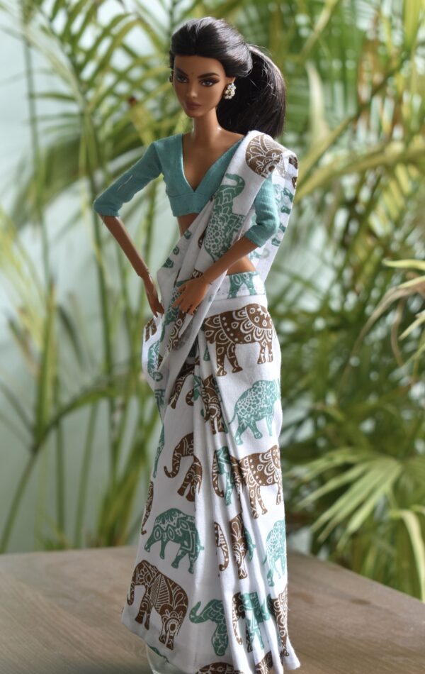 A set of 5 cotton sarees with accessories for Barbie doll