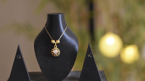dsc_1341 Gold jewellery for dolls (set of 4 necklaces)