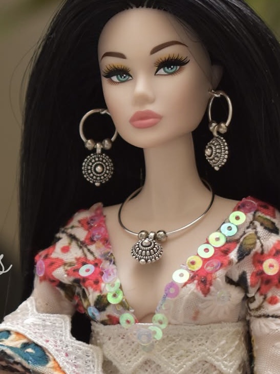 screenshot-548 Silver jewelry set for dolls
