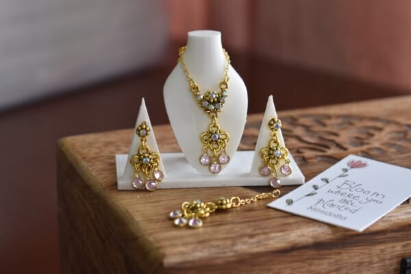 Gold and pink bridal jewelry for dolls