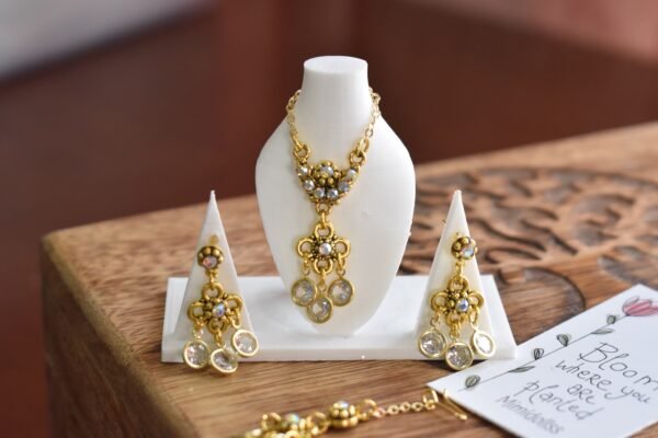 Gold and white bridal jewelry for dolls