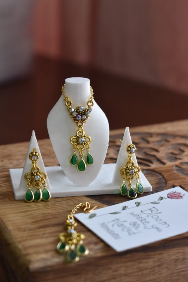 Gold and green bridal jewelry for dolls